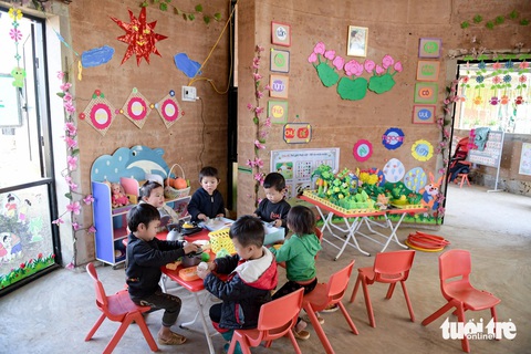 Lớp học mới rộng hơn, đẹp hơn, những đứa trẻ ở bản Mông thỏa sức khám phá mỗi ngày đến trường - Ảnh: NAM TRẦN Lớp học mới rộng hơn, đẹp hơn, những đứa trẻ ở bản Mông thỏa sức khám phá mỗi ngày đến trường - Ảnh: NAM TRẦN