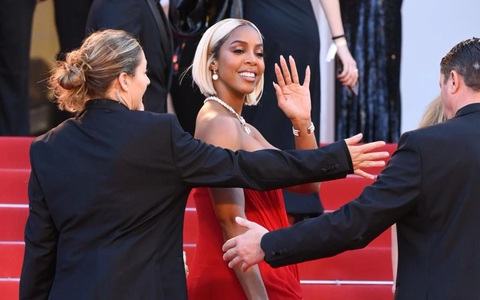 Kelly Rowland bước đi trên bậc thang Cannes - Ảnh: Getty Kelly Rowland bước đi trên bậc thang Cannes - Ảnh: Getty