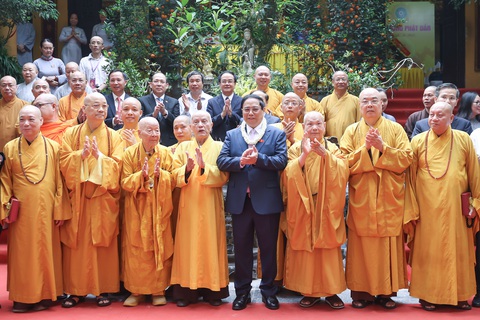 Thủ tướng và các chức sắc, tăng ni, Phật tử Giáo hội Phật giáo Việt Nam - Ảnh: VGP Thủ tướng và các chức sắc, tăng ni, Phật tử Giáo hội Phật giáo Việt Nam - Ảnh: VGP