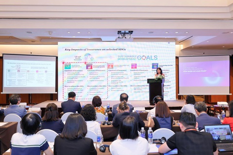 Bảo hiểm nhân thọ lấy lại đà phát triển- Ảnh 4. Bà Wai-duen Lee trình bày Báo cáo