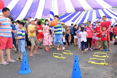 Ngày hội Phú Mỹ Hưng hướng về trẻ em chủ đề ‘Lễ hội mùa hè - chơi để học’- Ảnh 1. Ngày hội Phú Mỹ Hưng hướng về trẻ em chủ đề ‘Lễ hội mùa hè - chơi để học’- Ảnh 1.