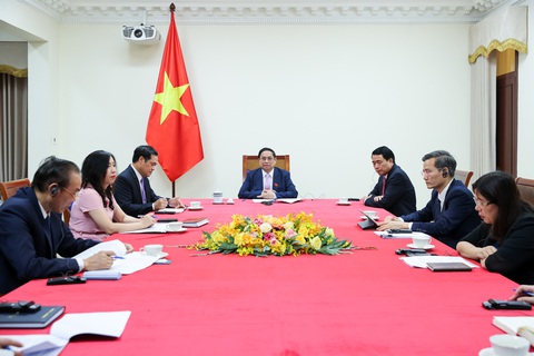 Thúc đẩy chuyến thăm Việt Nam của Nhà vua và Hoàng hậu Hà Lan- Ảnh 2. Thủ tướng Phạm Minh Chính tại điện đàm với Thủ tướng Hà Lan Mark Rutte chiều 22-5 - Ảnh: VGP