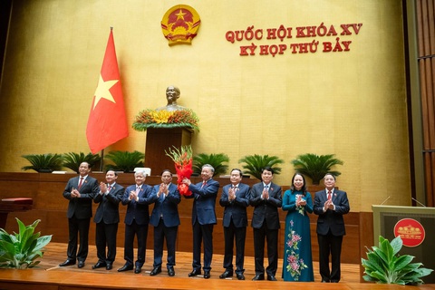 Quốc hội bầu Đại tướng Tô Lâm làm Chủ tịch nước- Ảnh 3. Thủ tướng Phạm Minh Chính, Chủ tịch Quốc hội Trần Thanh Mẫn và lãnh đạo Đảng, Nhà nước chúc mừng tân Chủ tịch nước Tô Lâm - Ảnh: GIA HÂN