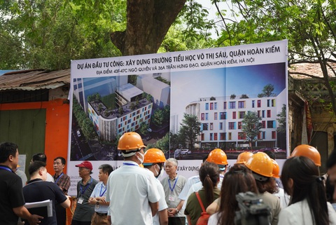 Hà Nội cưỡng chế 1.200m² 'đất vàng' ở quận Hoàn Kiếm để xây trường học- Ảnh 3. Sau cưỡng chế, khu đất này sẽ được bàn giao để UBND quận Hoàn Kiếm xây trường học - Ảnh: QUANG VIỄN