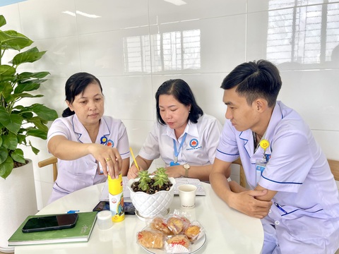 Bệnh viện ở TP.HCM khai trương phòng chăm sóc sức khỏe tinh thần cho nhân viên y tế- Ảnh 1. Phòng chăm sóc tâm thể là nơi hỗ trợ giải trí, thư giãn phục hồi thể chất và tinh thần sau ngày làm việc mệt mỏi - Ảnh: DIỆU QUÍ