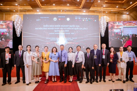 Ấn tượng Techfest Quang Nam 2024- Ảnh 3. Lãnh đạo tỉnh Quảng Nam cùng đại biểu chụp hình lưu niệm - Ảnh: L.T