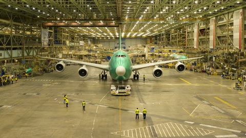 Bên trong nhà máy sản xuất của Boeing ở Everett, bang Washington, Mỹ - Ảnh: AFP Bên trong nhà máy sản xuất của Boeing ở Everett, bang Washington, Mỹ - Ảnh: AFP