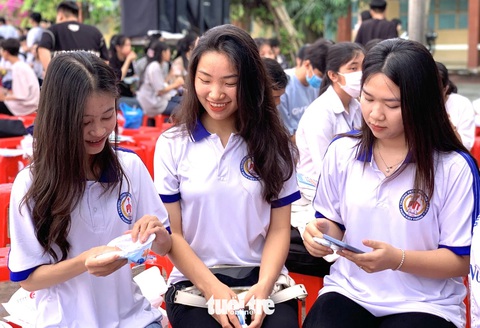 139 học sinh đầu tiên được tuyển thẳng đại học năm 2024- Ảnh 1. Năm 2024, có 139 học sinh đã tham gia dự thi Olympic quốc tế và khu vực được miễn thi tốt nghiệp THPT xét tuyển thẳng vào đại học, cao đẳng năm 2024. Trong ảnh: Học sinh tham dự chương trình tư vấn tuyển sinh - hướng nghiệp 2024 - Ảnh: TRẦN HUỲNH