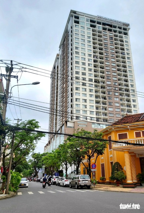 Chuyển cơ quan điều tra làm rõ vi phạm sử dụng 8 lô đất tại Công ty cổ phần Lương thực Đà Nẵng- Ảnh 1. Khu đất 16 Lý Thường Kiệt của Công ty cổ phần Lương thực Đà Nẵng hiện là chung cư cao cấp - Ảnh: ĐOÀN CƯỜNG
