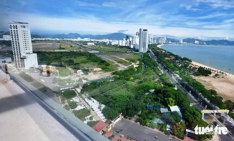 Cơ quan điều tra Bộ Quốc phòng đề nghị cung cấp hồ sơ liên quan đất sân bay Nha Trang- Ảnh 1. Toàn bộ khu vực sân bay Nha Trang liên quan trong vụ án đang bị Cơ quan điều tra hình sự Bộ Quốc phòng điều tra các sai phạm về quản lý đất đai - Ảnh: PHAN SÔNG NGÂN
