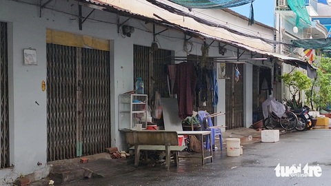 Vụ tạt axit vào bàn nhậu: Bạn nhậu vẫn không hiểu tại sao- Ảnh 2. Dãy trọ nơi xảy ra vụ việc - Ảnh: MINH HÒA