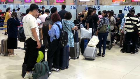 Bộ trưởng nói 'tỉ lệ thuế, phí trong giá vé máy bay rất ít', cụ thể bao nhiêu?- Ảnh 1. Vé máy bay