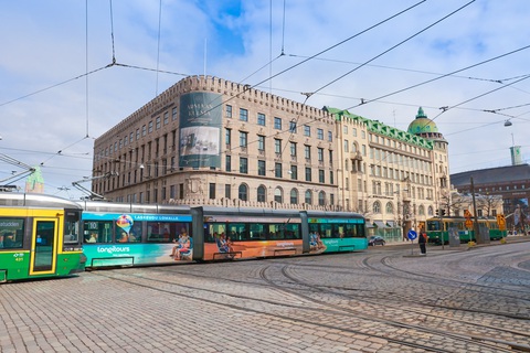 Ngắm Helsinki trong những gam màu ấm áp và rực rỡ ngày cuối xuân- Ảnh 11. Những toa tàu với những gam màu pastel đẹp mắt trong một ngày rét mướt - Ảnh: NGÔ TRẦN HẢI AN