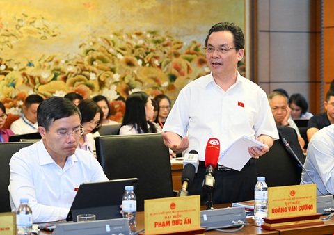Cứ đấu thầu giá vàng lại tăng, đại biểu hiến kế áp dụng 'đấu thầu ngược'- Ảnh 1. Đại biểu Hoàng Văn Cường - Ảnh: Quochoi.vn