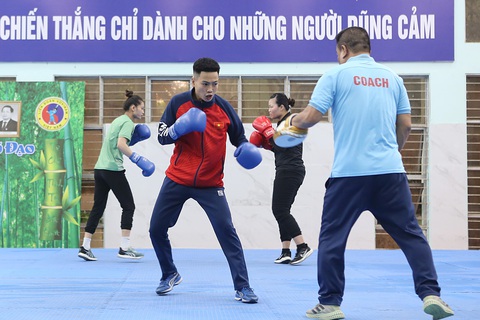 Nữ võ sĩ Võ Thị Kim Ánh (áo đỏ) đang đạt phong độ tốt trước thềm Olympic 2024 - Ảnh: HOÀNG TÙNG Nữ võ sĩ Võ Thị Kim Ánh (áo đỏ) đang đạt phong độ tốt trước thềm Olympic 2024 - Ảnh: HOÀNG TÙNG