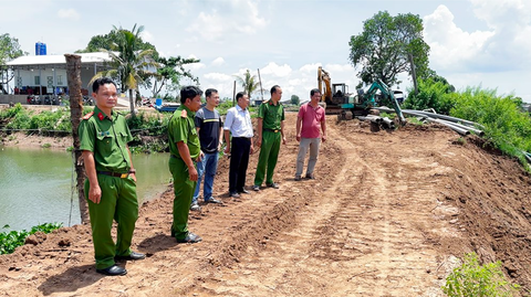 Công an đang xác minh vụ phóng viên tố bị 'cát tặc' chặn đánh- Ảnh 1. Công an tỉnh An Giang phối hợp điều tra, làm rõ nghi vấn