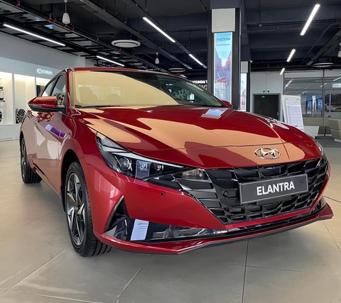 Tin tức giá xe: Hyundai Elantra giảm giá tới 125 triệu tại đại lý, bản cao hạng C nay ngang hạng B- Ảnh 1. Tin tức giá xe: Hyundai Elantra giảm giá tới 125 triệu tại đại lý, bản cao hạng C nay ngang hạng B- Ảnh 1.