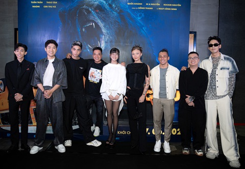 Đạo diễn Lê Thanh Sơn cùng dàn diễn viên phim Móng vuốt - Ảnh: ĐPCC Đạo diễn Lê Thanh Sơn cùng dàn diễn viên phim Móng vuốt - Ảnh: ĐPCC
