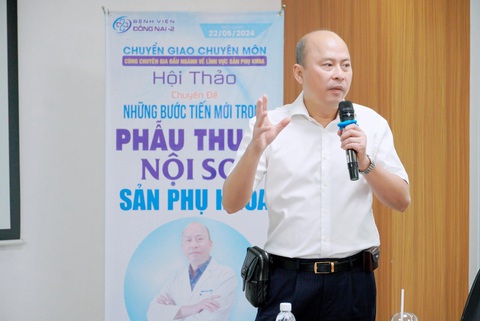 Hợp tác cùng chuyên gia, nâng cao chất lượng khám chữa bệnh- Ảnh 2. TSBS Lê Quang Thanh chuyển giao chuyên môn, đào tạo cán bộ y bác sĩ bệnh viện