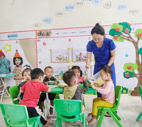 Cô giáo Sủng Thị Sua - Ảnh: HÀ THANH Cô giáo Sủng Thị Sua - Ảnh: HÀ THANH