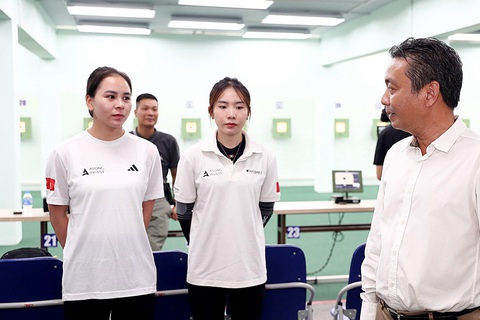 Trịnh Thu Vinh (trái) và Lê Thị Mộng Tuyền là hai vận động viên bắn súng Việt Nam tham dự Olympic 2024 - Ảnh: QUÝ LƯỢNG Trịnh Thu Vinh (trái) và Lê Thị Mộng Tuyền là hai vận động viên bắn súng Việt Nam tham dự Olympic 2024 - Ảnh: QUÝ LƯỢNG