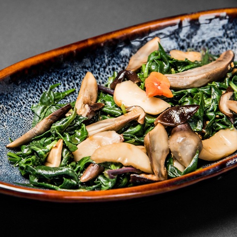 Rau rừng Gia Lai xào nấm mối, nấm đùi gà, cà rốt, dầu hào chay ở Vietnam House Rau rừng Gia Lai xào nấm mối, nấm đùi gà, cà rốt, dầu hào chay ở Vietnam House