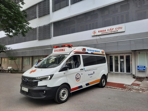 Chiều 24-5, 3 nạn nhân vụ cháy chuyển từ Bệnh viện Giao thông vận tải đến Bệnh viện Bạch Mai tiếp tục điều trị - Ảnh: T.MINH Chiều 24-5, ba nạn nhân vụ cháy chuyển từ Bệnh viện Giao thông vận tải đến Bệnh viện Bạch Mai tiếp tục điều trị - Ảnh: T.MINH