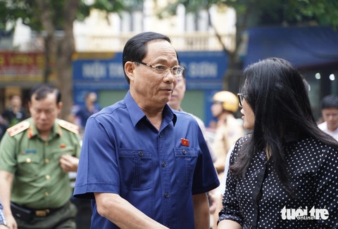 Phó chủ tịch Quốc hội Trần Quang Phương đến hiện trường chỉ đạo công tác cứu hộ cứu nạn vụ cháy - Ảnh: DANH TRỌNG Phó chủ tịch Quốc hội Trần Quang Phương đến hiện trường vụ cháy - Ảnh: DANH TRỌNG