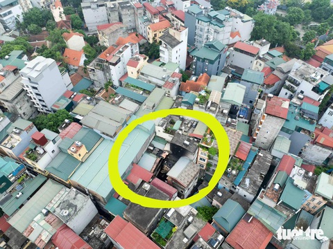 Khu vực xung quanh vụ cháy ở ngõ 43 Trung Kính san sát nhà dân - Ảnh: NGUYỄN KHÁNH Khu vực xung quanh vụ cháy ở ngõ 43 Trung Kính nhà cửa san sát - Ảnh: NGUYỄN KHÁNH