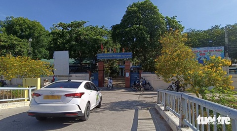 Phát hiện hiệu trưởng chỉ đạo lạm thu, sai phạm hơn 800 triệu đồng- Ảnh 1. Đường vào Trường THPT Tháp Chàm ở TP Phan Rang - Tháp Chàm (tỉnh Ninh Thuận) - Ảnh: DUY NGỌC
