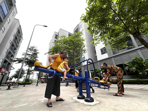 Nghiên cứu gói ưu đãi mới cho nhà ở xã hội, giảm lãi vay gói 120.000 tỉ- Ảnh 1. Một góc dự án nhà ở xã hội Mê Linh do Tổng công ty HUD xây dựng tại Hà Nội - Ảnh: NAM TRẦN