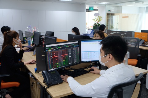 Tin tức sáng 5-6: 2 doanh nghiệp vốn hóa vượt 10 tỉ USD trên sàn chứng khoán- Ảnh 1. Ảnh minh họa: BÔNG MAI