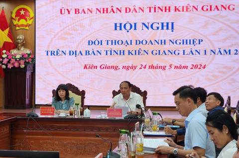 Đề xuất tỉnh Kiên Giang giảm thu phí tại các cầu cảng biển để giảm gánh nặng cho doanh nghiệp- Ảnh 3. Chú tịch UBND tỉnh Kiên Giang Lâm Minh Thành khẳng định Kiên Giang đồng hành, lắng nghe ý kiến doanh nghiệp để tháo gỡ khó khăn - Ảnh: BỬU ĐẤU