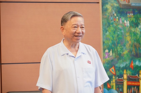Chủ tịch nước: Có tổng thống lên máy bay rồi còn quay xuống... chụp ảnh với cảnh vệ- Ảnh 1. Chủ tịch nước Tô Lâm - Ảnh: NGỌC AN