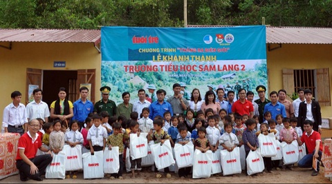 Trường Sam Lang do báo Tuổi Trẻ xây tặng trong dịp khánh thành hồi tháng 5-2014 - Ảnh: L.Đ.DỤC Trường Sam Lang do báo Tuổi Trẻ xây tặng trong dịp khánh thành hồi tháng 5-2014 - Ảnh: L.Đ.DỤC
