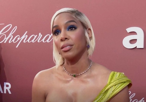 Kelly Rowland giải thích về lý do cô mắng nhân viên an ninh trên thảm đỏ Cannes Kelly Rowland giải thích về lý do cô mắng nhân viên an ninh trên thảm đỏ Cannes - Ảnh: AP News