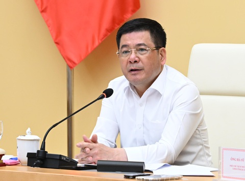 Các dự án điện khí chậm tiến độ, bộ họp với tỉnh bàn cách tháo gỡ- Ảnh 1. Bộ trưởng Công Thương Nguyễn Hồng Diên - Ảnh: C.DŨNG