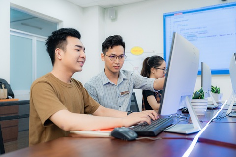 HUFLIT ứng dụng AI cố vấn học tập cho sinh viên- Ảnh 4. Không riêng sinh viên ngành Trí tuệ nhân tạo, sinh viên nhiều nhóm ngành đều sớm được trang bị kỹ năng sử dụng AI cơ bản để nâng cao trải nghiệm, tối ưu hiệu quả học tập
