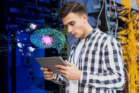Tiến trình thăng tiến của một kỹ sư cầu nối- Ảnh 1. Kỹ sư cầu nối là người đóng vai trò trung gian giữa nhà quản lý và khách hàng - Nguồn: Freepik