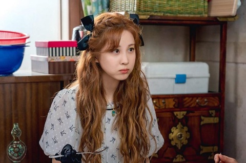 Seohyun - 'em út ngoan hiền' của SNSD lột xác trong Chuyện tình của Jinx- Ảnh 4. Bứt phá cùng hình tượng cô nàng ngổ ngáo này khiến Seohyun càng nhận được nhiều sự ghi nhận và quan tâm hơn từ công chúng.
