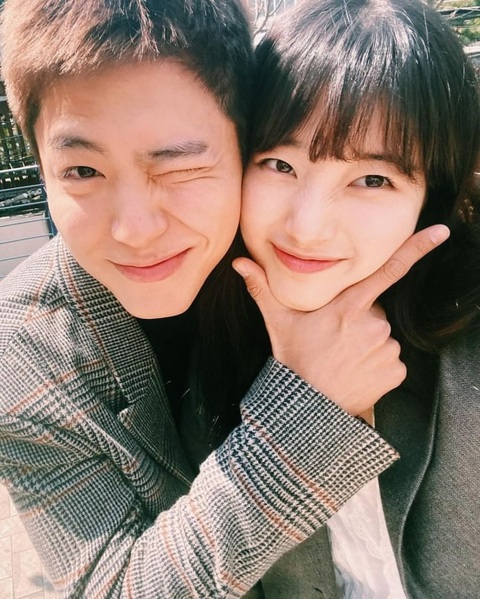 Suzy và Park Bo Gum ‘má kề má, tay trong tay’- Ảnh 3. Suzy và Park Bo Gum ‘má kề má, tay trong tay’- Ảnh 3.