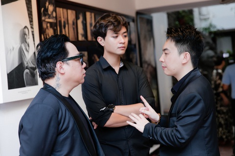 Từ trái qua: Đạo diễn Tùng Leo, nhạc trưởng Dustin Tiêu, ca sĩ Viết Thu - Ảnh: BTC Từ trái qua: Đạo diễn Tùng Leo, nhạc trưởng Dustin Tiêu, ca sĩ Viết Thu - Ảnh: BTC