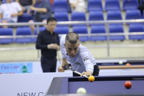 Trần Quyết Chiến đi tiếp, Bao Phương Vinh bị loại sớm ở World Cup billiards- Ảnh 1. Trần Quyết Chiến thể hiện phong độ cao và giành vé đi tiếp tại World Cup billiards carom 3 băng TP.HCM 2024 - Ảnh: ĐỨC KHUÊ