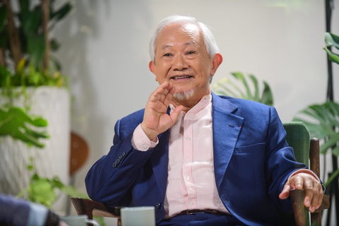 Đi cùng thương hiệu: Sức bật doanh nghiệp từ dấu ấn lãnh đạo- Ảnh 5. Giáo sư Phan Văn Trường khẳng định doanh nghiệp vui vẻ mới là doanh nghiệp có thương hiệu tốt - Ảnh: QUANG ĐỊNH