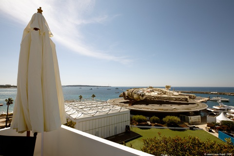 Bến thuyến Cannes được ví như bến tàu vũ trụ, nơi đậu của phi thuyền Millennium Falcon - Ảnh: FDC Bến thuyến Cannes được ví như bến tàu vũ trụ, nơi đậu của phi thuyền Millennium Falcon - Ảnh: FDC