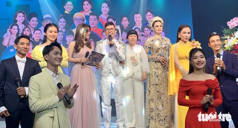 Hơn 40 văn nghệ sĩ tham gia đêm nhạc gây quỹ giúp Thanh Hằng - Ảnh: HOÀI PHƯƠNG Hơn 40 văn nghệ sĩ tham gia đêm nhạc gây quỹ giúp Thanh Hằng - Ảnh: HOÀI PHƯƠNG