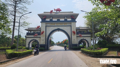 Chưa thống nhất tên Đôi Hậu, nên đề xuất chưa sáp nhập hai xã- Ảnh 1. Đường vào xã Quỳnh Đôi, huyện Quỳnh Lưu, Nghệ An - Ảnh: DOÃN HÒA