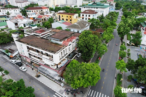 Vì sao hàng loạt trụ sở bị bỏ hoang trên ‘đất vàng’ ở Huế?- Ảnh 1. Trụ sở cũ của Sở Khoa học và Công nghệ tỉnh Thừa Thiên Huế nằm trên khu