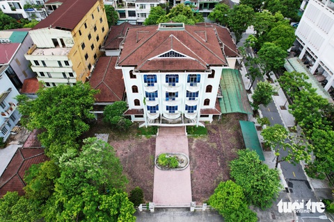Vì sao hàng loạt trụ sở bị bỏ hoang trên ‘đất vàng’ ở Huế?- Ảnh 2. Trụ sở cũ của Sở Giáo dục và Đào tạo tỉnh Thừa Thiên Huế