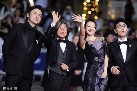 Chương Tử Di nhận đặc quyền với 3 phút 'bung lụa' ở thảm đỏ Cannes 2024- Ảnh 5. Chương Tử Di nhận đặc quyền với 3 phút 'bung lụa' ở thảm đỏ Cannes 2024- Ảnh 5.